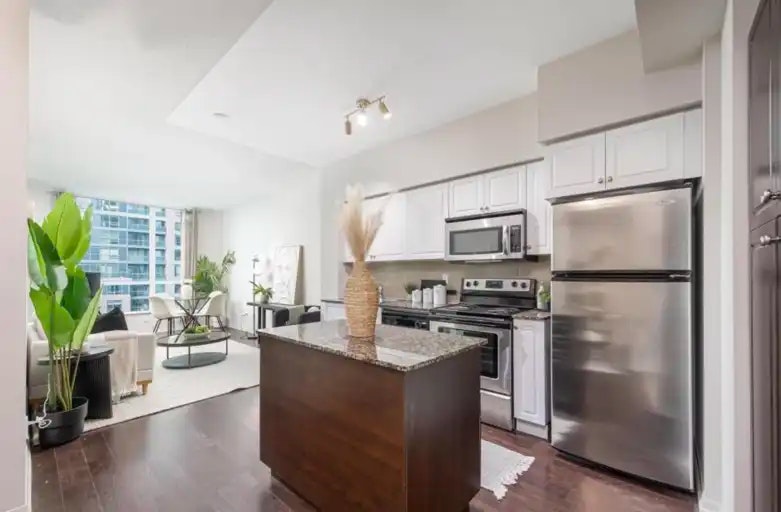 215 Fort York Boulevard, Toronto, ON, M5V 4A2 - 2