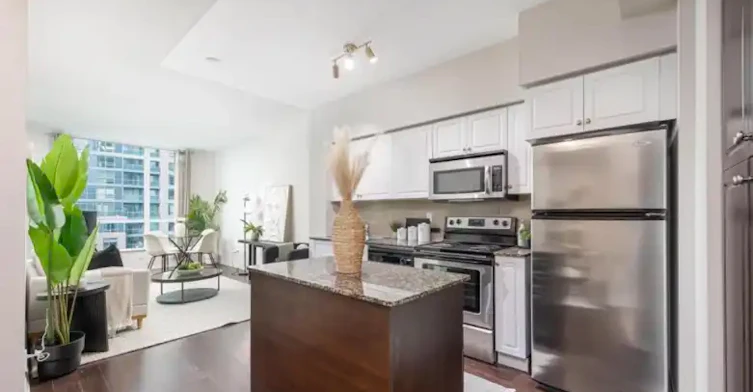 215 Fort York Boulevard, Toronto, ON, M5V 4A2 - 2
