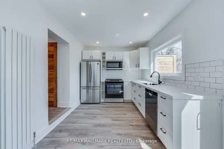 327 Kenilworth Avenue, Toronto, ON, M4L 3S9 - 3