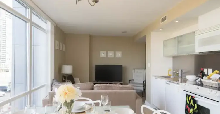 4 Spadina Avenue, Toronto, ON - 5