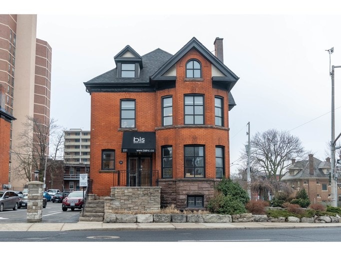 231 Main Street West, Hamilton, ON, L8P 1J4