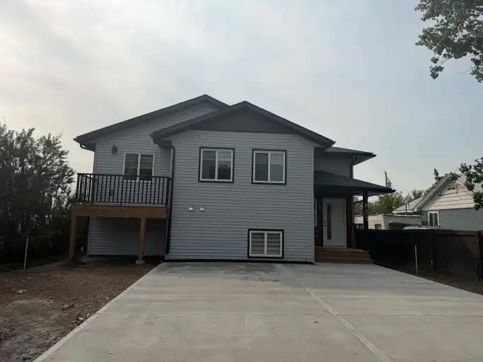 9403 103 Avenue, Grande Prairie, AB, T8V 1B4