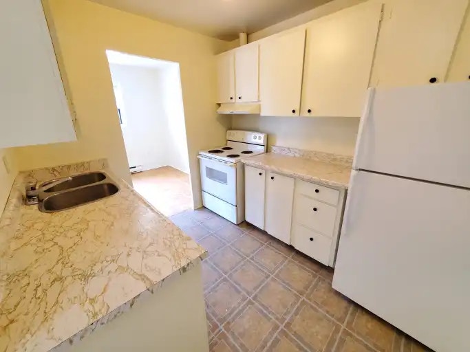 563 Oxford Street, Oshawa, ON, L1J 3V5 - 2