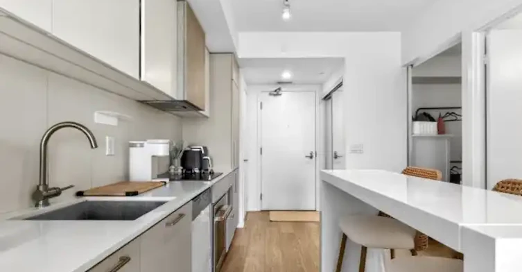 19 Western Battery Road, Toronto, ON, M6K 0E3 - 4
