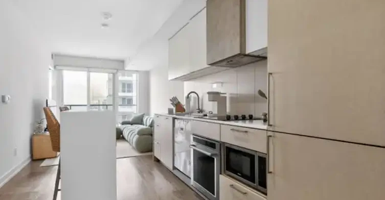 19 Western Battery Road, Toronto, ON, M6K 0E3