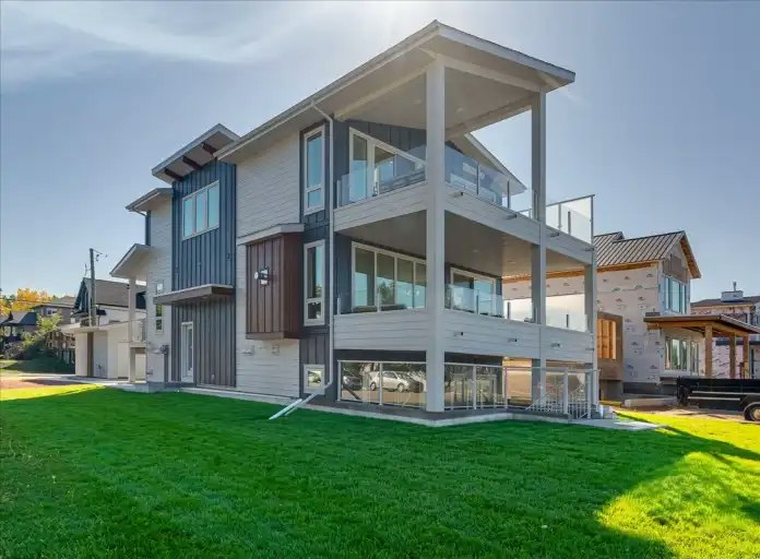 4205 Lakeshore Drive, Sylvan Lake, AB, T4S 1C1