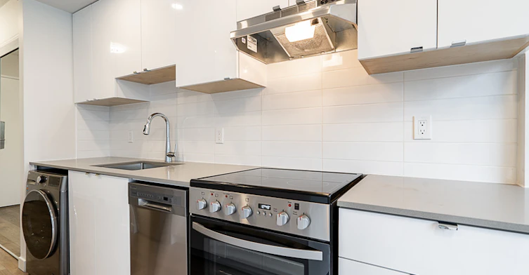 1230 Nelson Street, Vancouver, BC, V6E 1J6 - 3