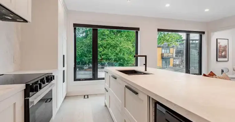 20 Leslie Garden Lane, Toronto, ON, M4M 3B4 - 8