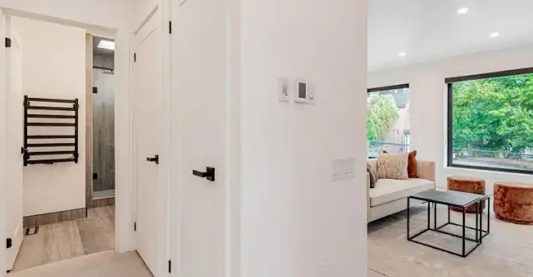 20 Leslie Garden Lane, Toronto, ON, M4M 3B4 - 5