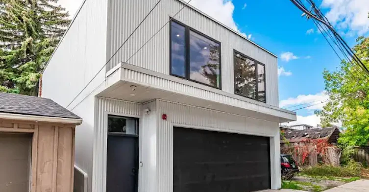 20 Leslie Garden Lane, Toronto, ON, M4M 3B4 - 3