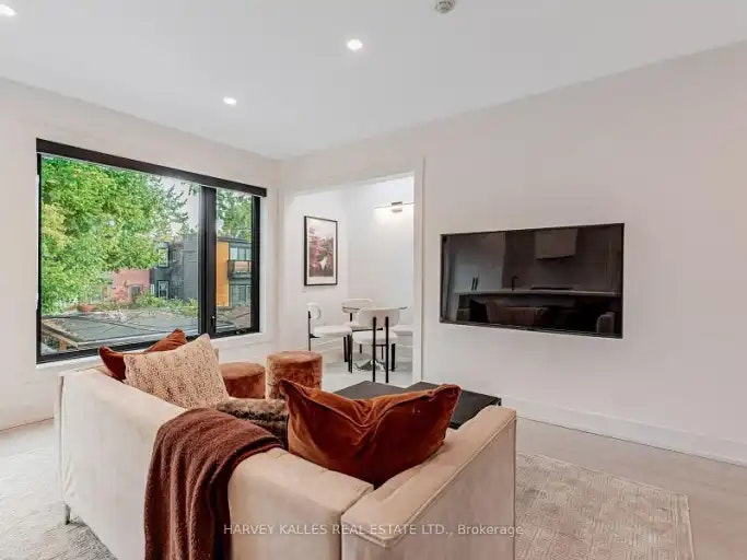 20 Leslie Garden Lane, Toronto, ON, M4M 3B4 - 11