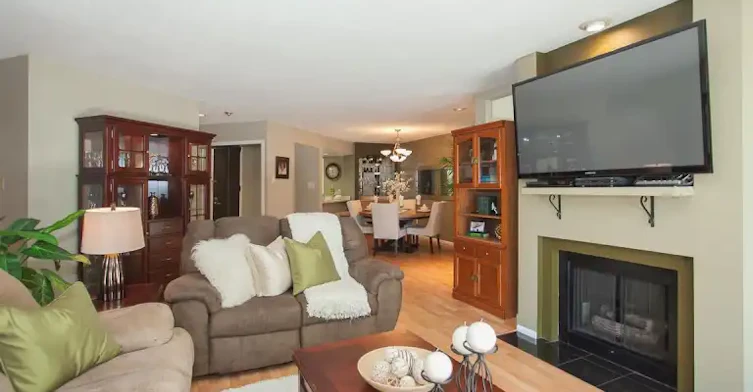 15025 Victoria Avenue, Surrey, BC, V4B 1G2