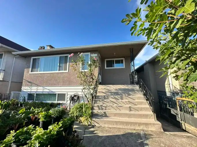 21xx East 33rd Avenue, Vancouver, BC