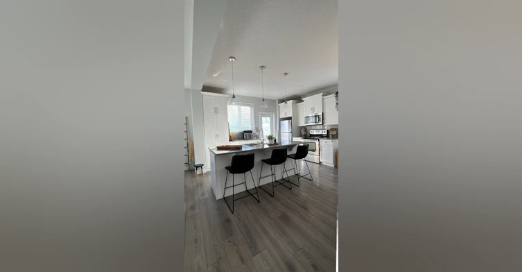 4913 Charles Point Southwest, Edmonton, AB, T6W 3H1