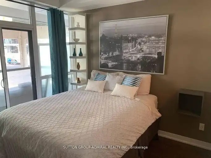 20 Bruyeres Mews, Toronto, ON, M5V 0G8