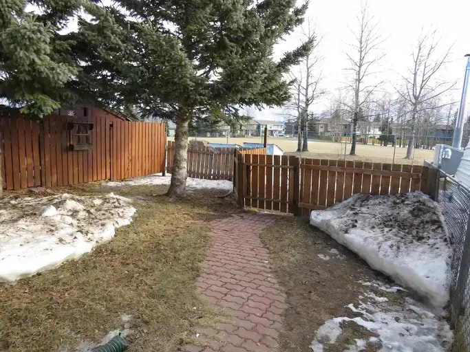 124 Sutherland Avenue, Hinton Hill, AB, T7V 1L1 - 2