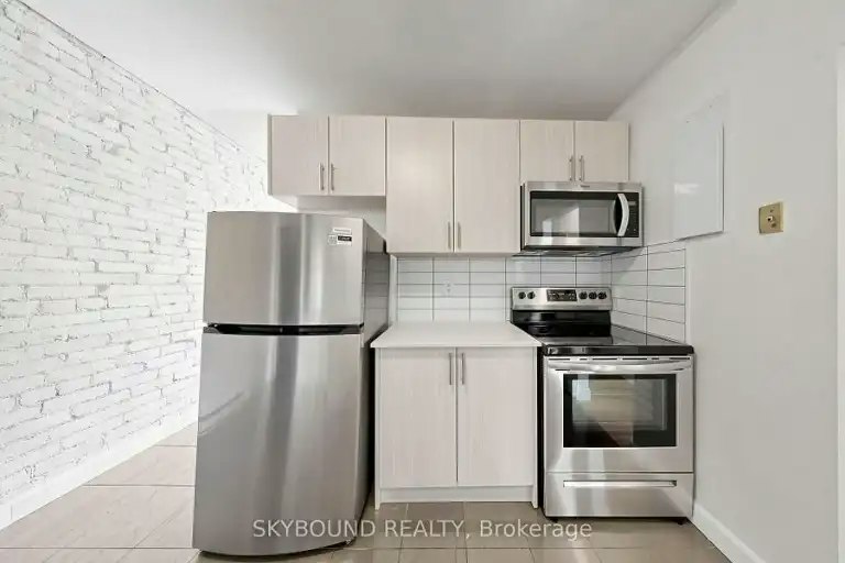 131 Wineva Avenue, Toronto, ON, M4E 2T3 - 7
