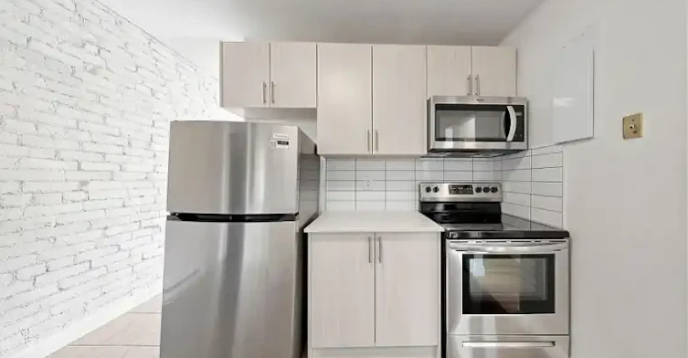 131 Wineva Avenue, Toronto, ON, M4E 2T3 - 7