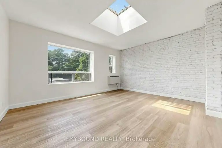 131 Wineva Avenue, Toronto, ON, M4E 2T3 - 4