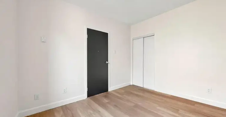 131 Wineva Avenue, Toronto, ON, M4E 2T3 - 12