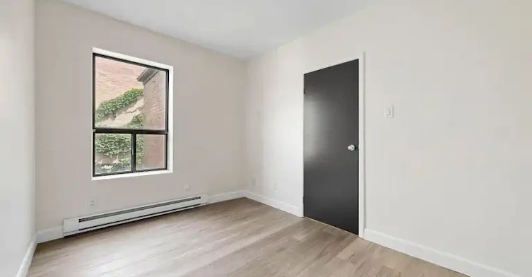 131 Wineva Avenue, Toronto, ON, M4E 2T3 - 13