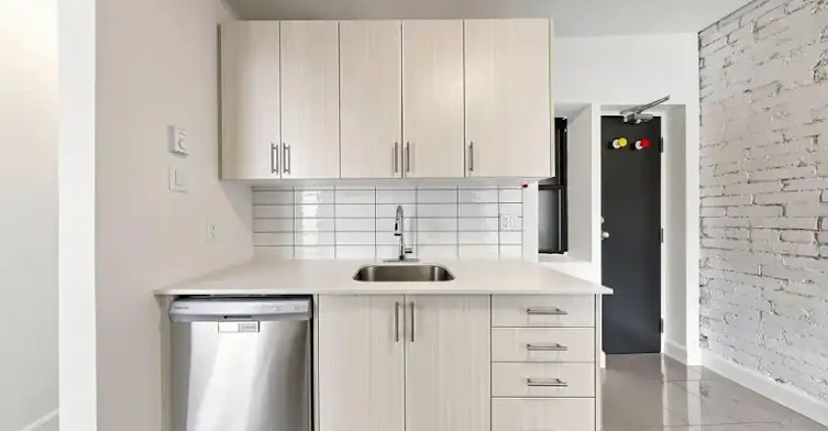 131 Wineva Avenue, Toronto, ON, M4E 2T3 - 3