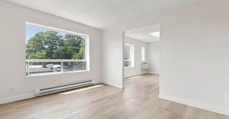 131 Wineva Avenue, Toronto, ON, M4E 2T3 - 14