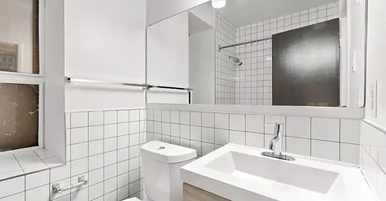 131 Wineva Avenue, Toronto, ON, M4E 2T3 - 9