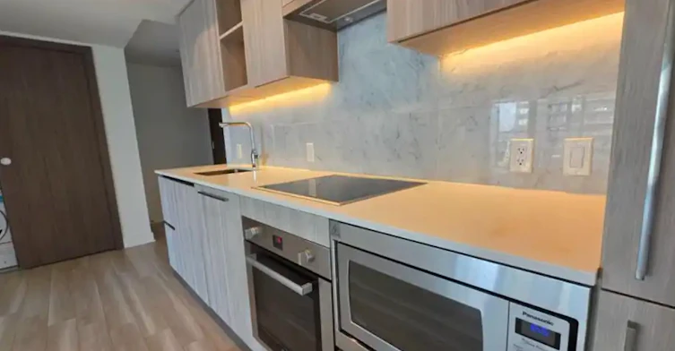 17 Bathurst Street, Toronto, ON, M5V 0N1 - 7