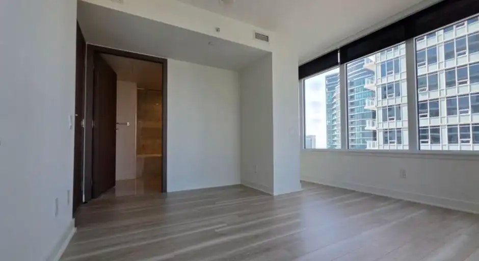 17 Bathurst Street, Toronto, ON, M5V 0N1 - 17