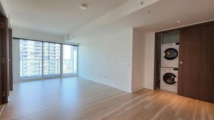 17 Bathurst Street, Toronto, ON, M5V 0N1 - 11