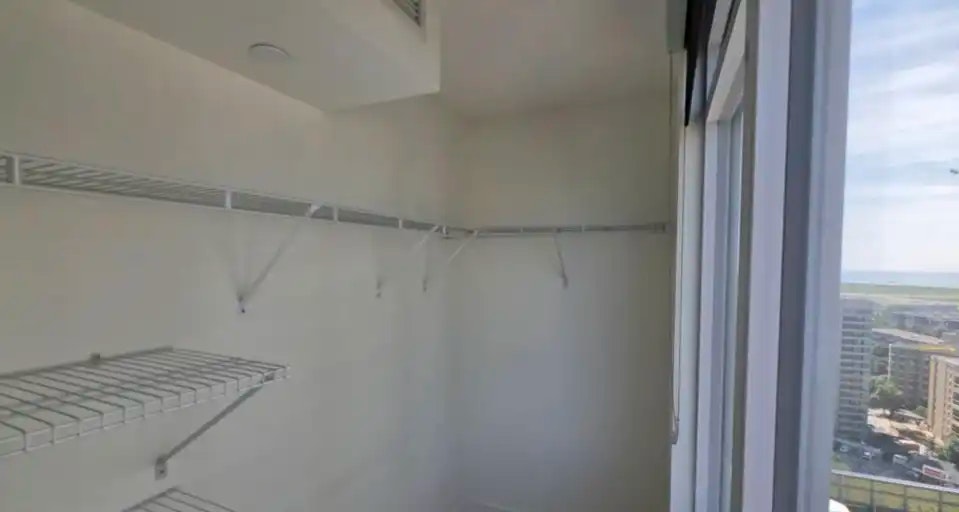 17 Bathurst Street, Toronto, ON, M5V 0N1 - 18