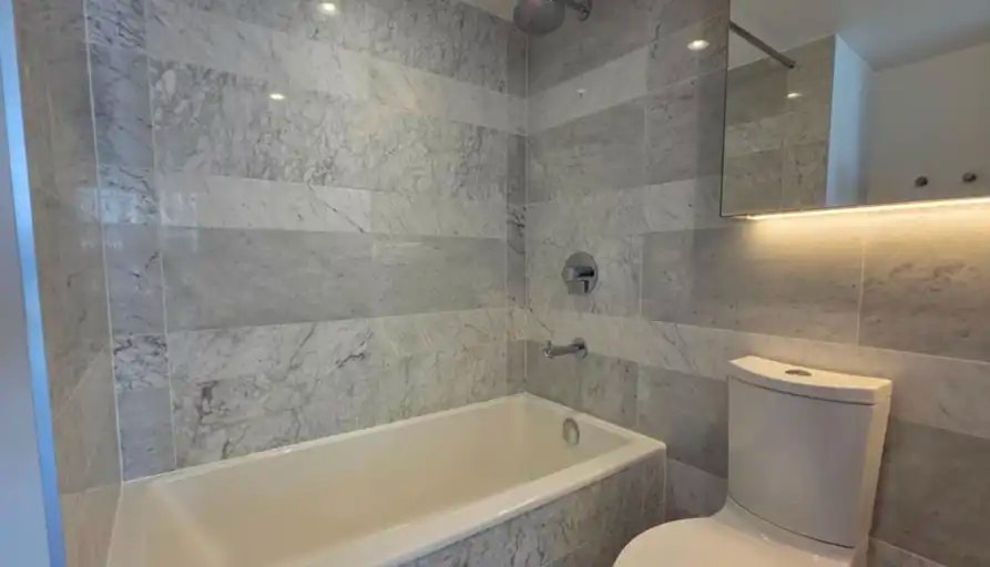 17 Bathurst Street, Toronto, ON, M5V 0N1 - 20