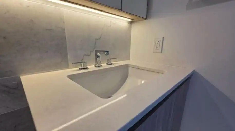 17 Bathurst Street, Toronto, ON, M5V 0N1 - 19
