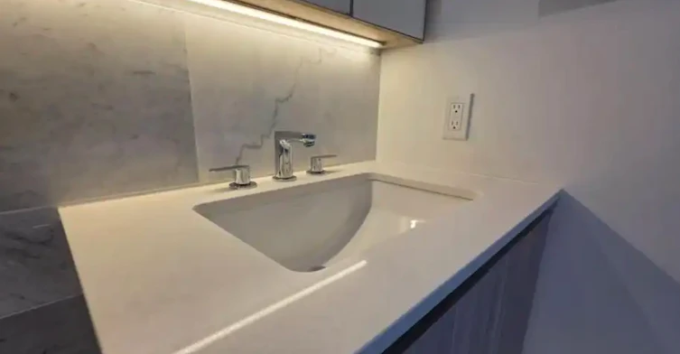 17 Bathurst Street, Toronto, ON, M5V 0N1 - 19