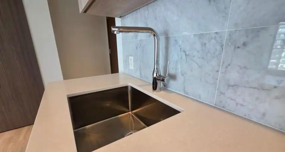 17 Bathurst Street, Toronto, ON, M5V 0N1 - 5