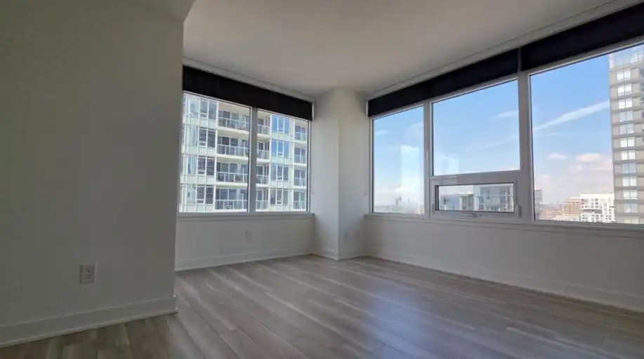 17 Bathurst Street, Toronto, ON, M5V 0N1 - 15