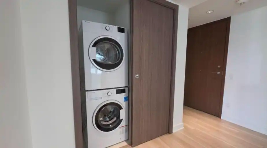 17 Bathurst Street, Toronto, ON, M5V 0N1 - 2