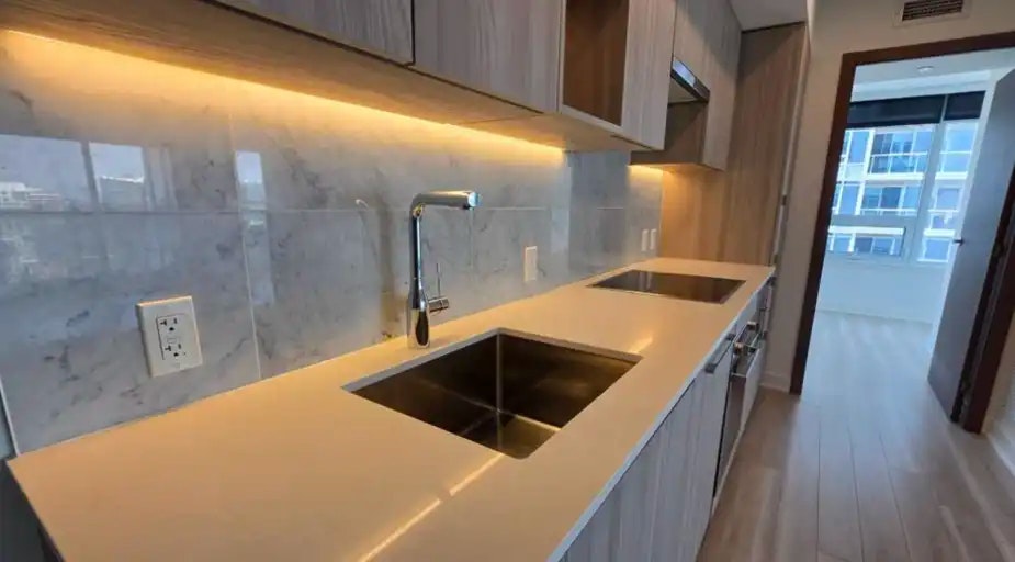 17 Bathurst Street, Toronto, ON, M5V 0N1 - 9