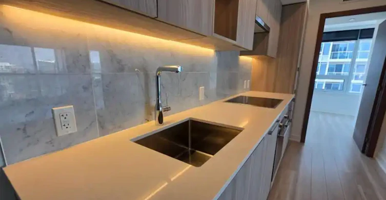 17 Bathurst Street, Toronto, ON, M5V 0N1 - 9