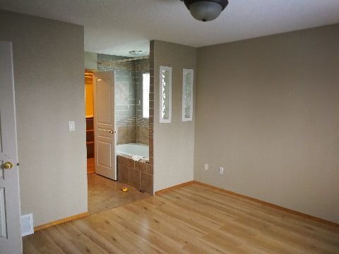 18808 50 Avenue Northwest, Edmonton, AB, T6M 2R7 - 11