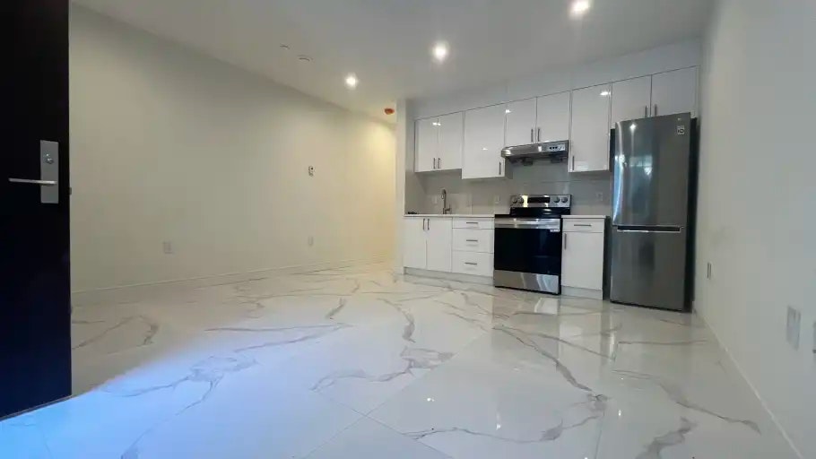 5549 University Boulevard, Vancouver, BC, V6T 1K5 - 3