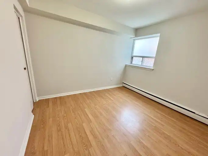 437 Martha Street, Burlington, ON, L7R 2P6 - 2