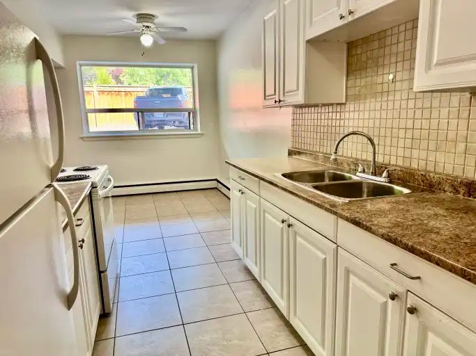 437 Martha Street, Burlington, ON, L7R 2P6 - 3