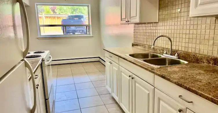 437 Martha Street, Burlington, ON, L7R 2P6 - 3