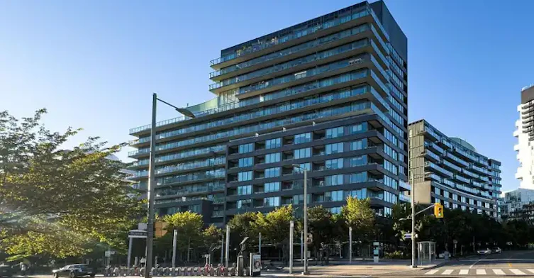 120 Bayview Avenue, Toronto, ON, M5A 0G4 - 2