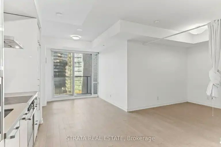 120 Bayview Avenue, Toronto, ON, M5A 0G4 - 5