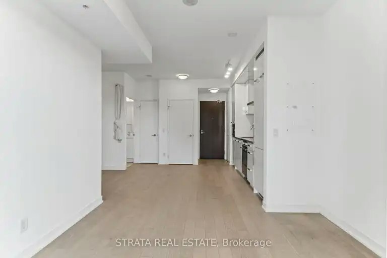 120 Bayview Avenue, Toronto, ON, M5A 0G4
