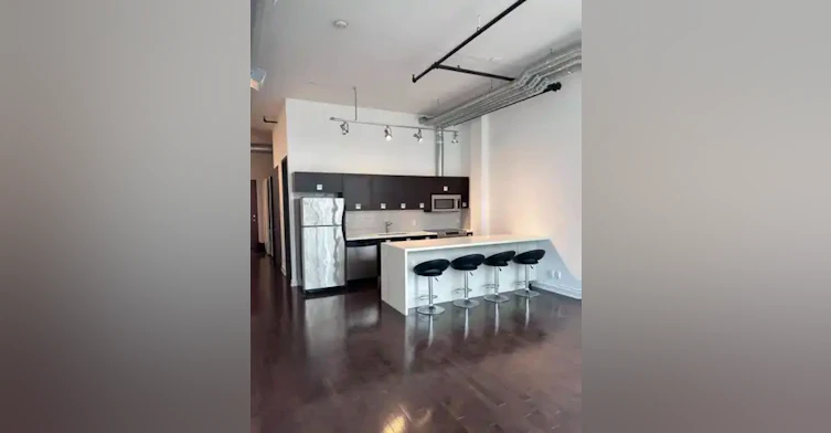 43 Hanna Avenue, Toronto, ON, M6K 1X1