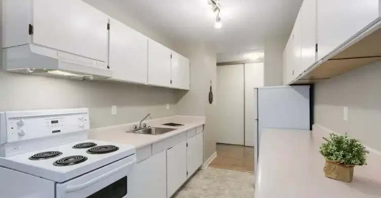 1121 Howie Avenue, Coquitlam, BC, V3J 1T9 - 8